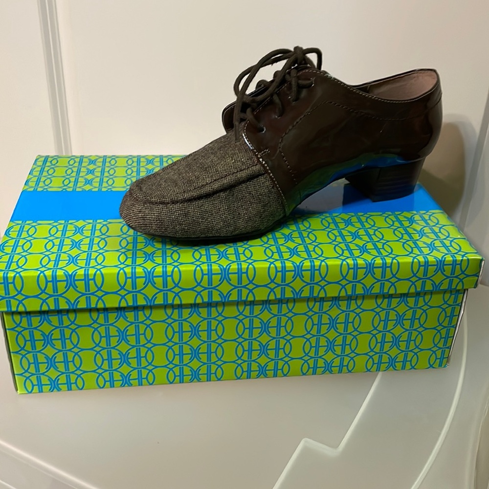 Oxford dress shoe